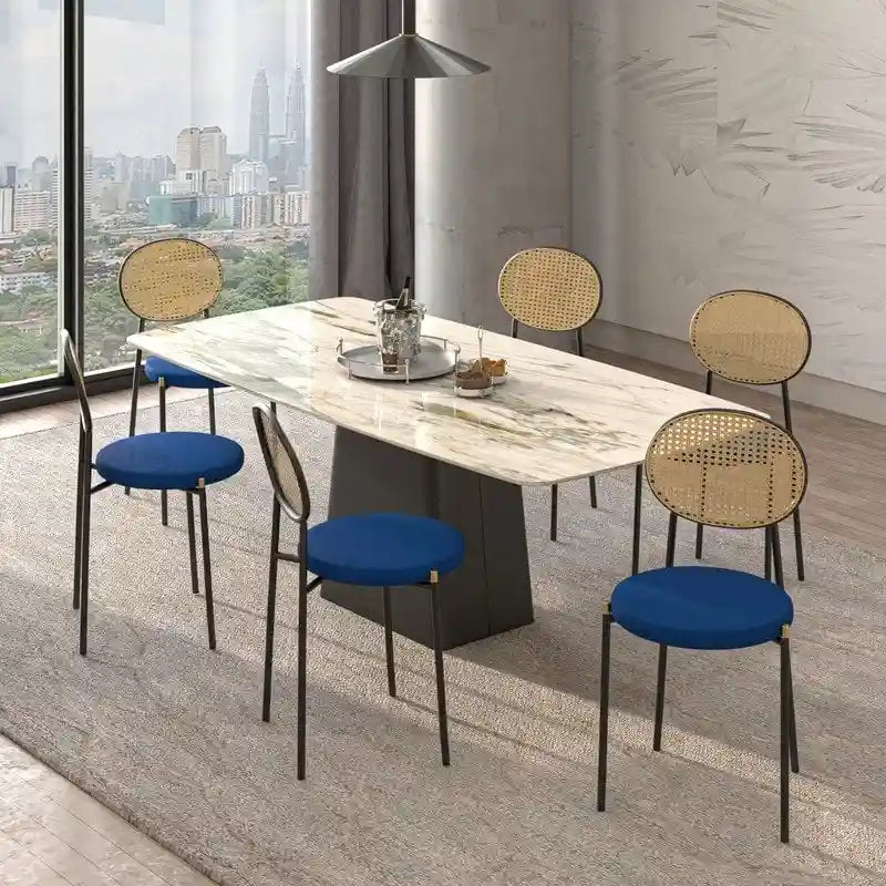 Chaise de salle à manger moderne avec assise en velours et dossier en osier