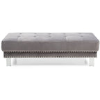 Pouffe en velours surdimensionné avec clous décoratifs