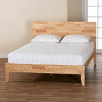 Lit plateforme sculpté en nid d'abeille – Bois naturel, taille Queen/King