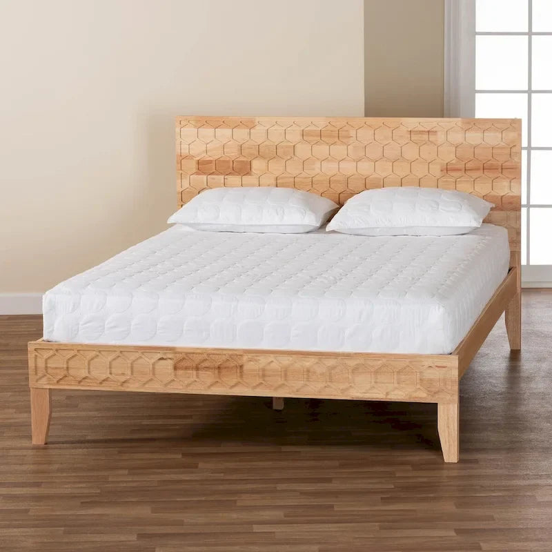 Lit plateforme sculpté en nid d'abeille – Bois naturel, taille Queen/King